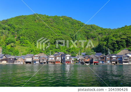[Kyoto Prefecture] Funaya in Ine in fine weather 104390426