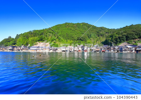 [Kyoto Prefecture] Funaya in Ine in fine weather 104390443