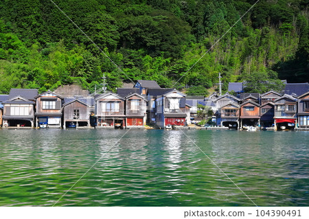 [Kyoto Prefecture] Funaya in Ine in fine weather 104390491