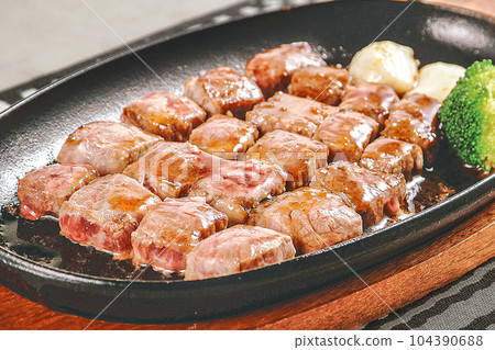 Cow dice steak 104390688