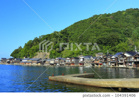 [Kyoto Prefecture] Funaya in Ine in fine weather 104391406