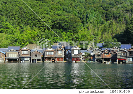 [京都府] 天氣好的伊根船屋 104391409