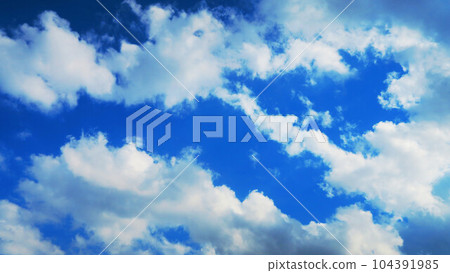 藍天白雲美麗雄偉的景色 104391985