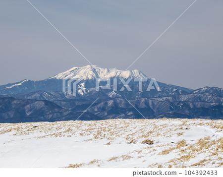 Overlooking the Northern Alps and the clouds in the clear blue sky from the frozen Kirigamine Overlooking the Northern Alps and the clouds in the clear blue sky from the frozen Kirigamine 104392433
