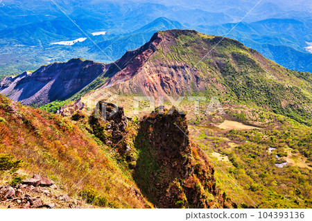 從磐梯山眺望串峰 從磐梯山眺望串峰 104393136