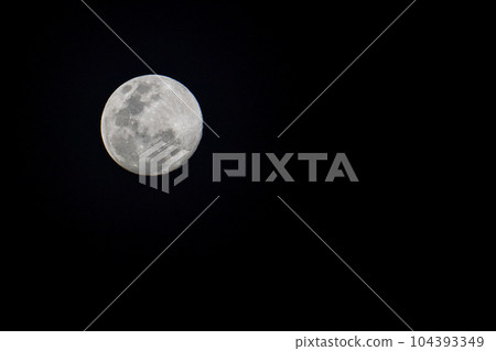 Close-up of the moon in the dark night sky. 104393349