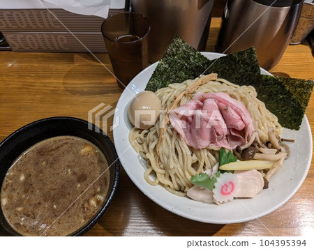 raccoon dog hole 104395394