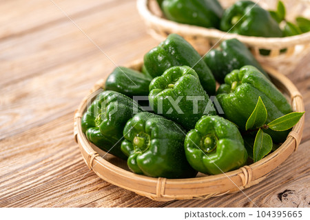 green pepper  104395665
