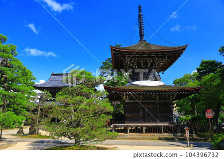 【京都府】新綠的知恩寺多寶塔和三門 【京都府】新綠的知恩寺多寶塔和三門 104396732