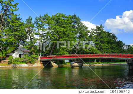 [京都府] 天氣晴朗的天橋立開船橋 104396742