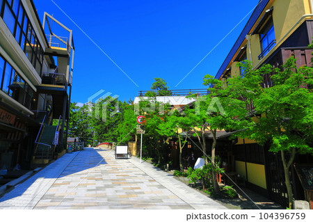 [Kyoto Prefecture] Souvenir shop in Amanohashidate on a sunny day 104396759