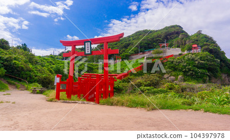 Motonosumi Shrine lined with red torii gates Motonosumi Shrine lined with red torii gates 104397978
