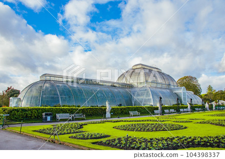 landscape of kew gardens in england 104398337