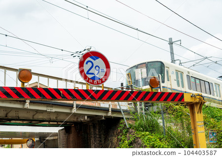 Height restrictions on train tracks Height restrictions on train tracks 104403587