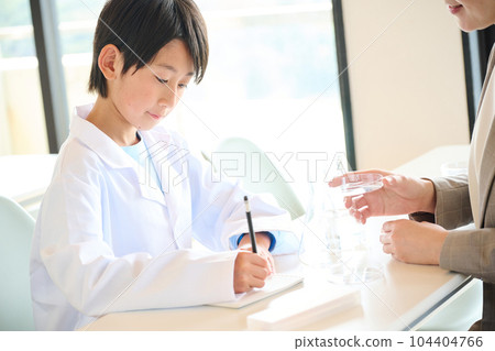 Elementary school boy doing science experiments 104404766