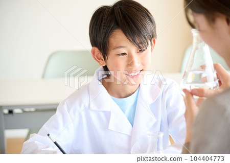 Elementary school boy doing science experiments 104404773