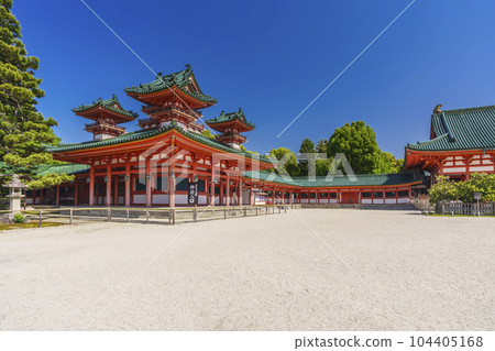 Kyoto Heian Jingu Shrine Byakkoro/Nishihoro Season of fresh greenery Kyoto Heian Jingu Shrine Byakkoro/Nishihoro Season of fresh greenery 104405168