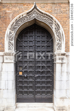 Old textured door. 104405198