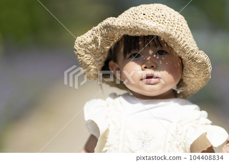 A girl wearing a straw hat 104408834