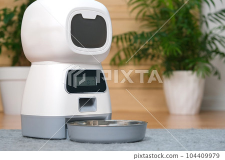 an automatic feeder. Automatic pet food dispenser an automatic feeder. Automatic pet food dispenser 104409979