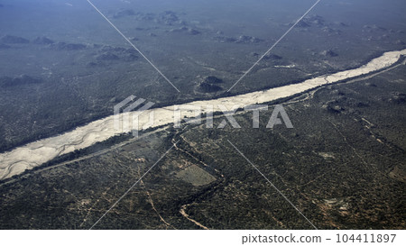 Top view of the dry bed of the Shashe River delimiting the territories of Botswana and Zimbabwe. 104411897