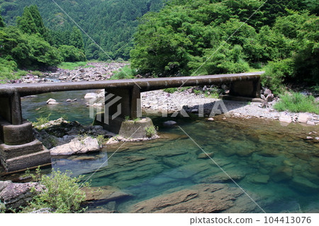 Horigao Subsidence Bridge and Nahari River (Kitagawa Village, Kochi Prefecture) Horigao Subsidence Bridge and Nahari River (Kitagawa Village, Kochi Prefecture) 104413076