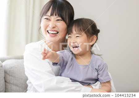 笑臉父母和孩子 104413234