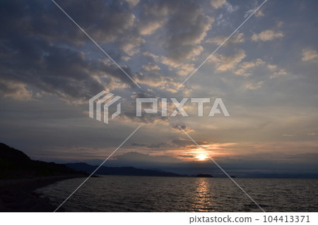 朝日和海岸 104413371