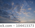 朝日和雲 104413373