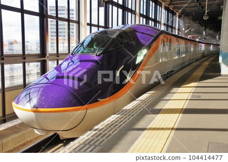 Yamagata Shinkansen's new train, E8 series, under test run 104414477