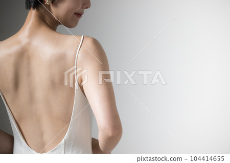 Beautiful back and shoulder blades of a woman Beautiful back and shoulder blades of a woman 104414655