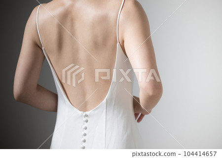 女人不露臉的美女背肩胛骨 104414657