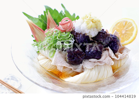 Deep-fried eggplant pork shabu-somen noodles 104414819