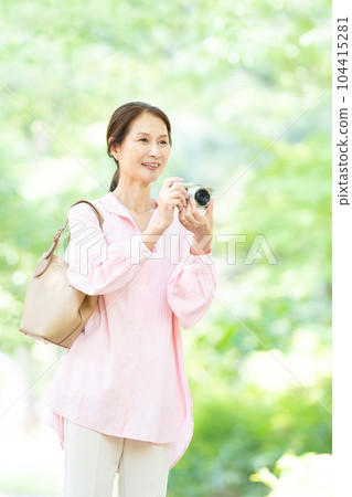 Travel senior woman camera Travel senior woman camera 104415281