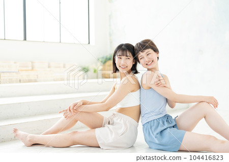 少婦美女2人 104416823