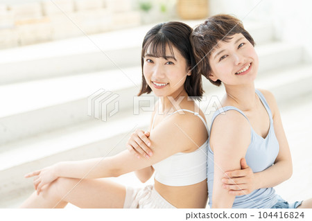 少婦美女2人 104416824