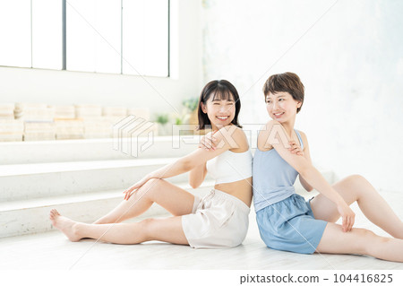少婦美女2人 104416825