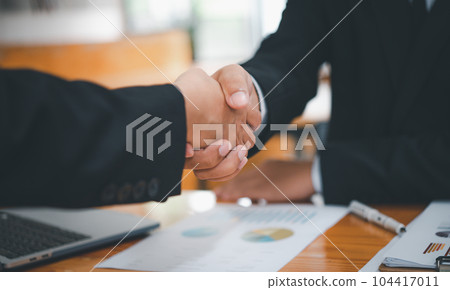 business people shaking hands to congratulate the successful completion of the contract. business people shaking hands to congratulate the successful completion of the contract. 104417011