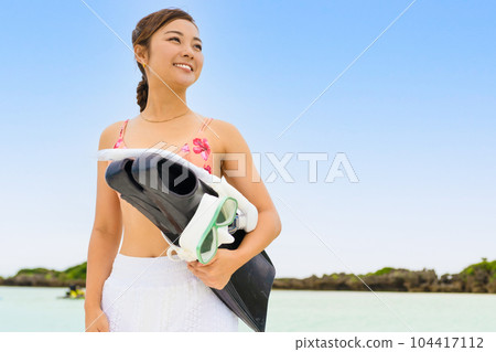 Young woman going on a snorkel tour 104417112