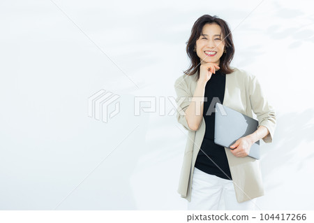 50歲的女性 50歲的女性 104417266