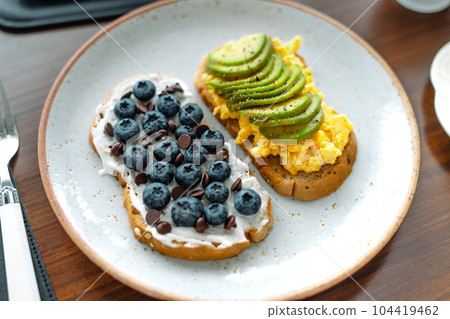 breakfast Toast Omlet and avocodo and blueberry 104419462