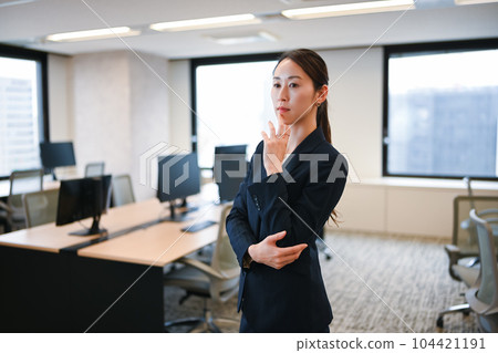 美女經理女辦公室版 104421191