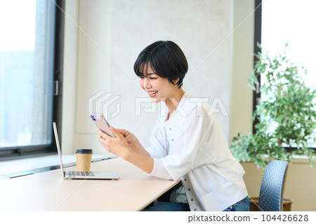 Young woman in the office Telework Remote work 104426628