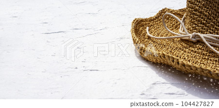 白色抹灰板和草帽背景材料 白色抹灰板和草帽背景材料 104427827