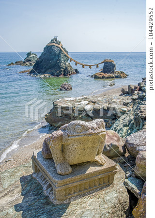 Futamiura [Meotoiwa Rocks/Futami Frog] 104429552
