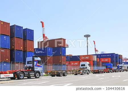 Shinagawa container wharf A trailer waiting to receive a container 104430616