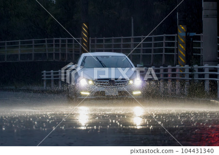 游擊大雨開車圖片 104431340