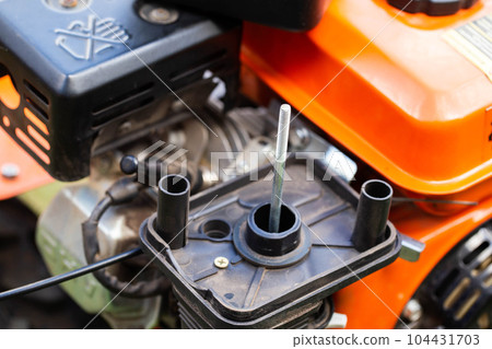 replacement of the air filter in the motoblock, service maintenance of agricultural machinery.Industry, walk-behind tractor 104431703