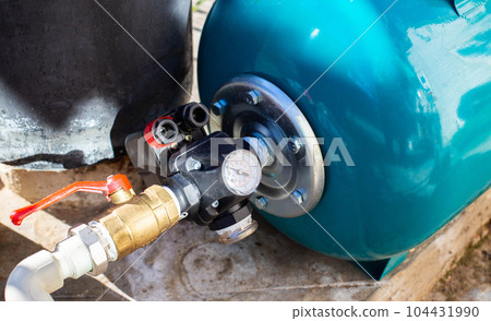 Water supply system with a hydraulic tank and a cleaning filter from a well in the country. 104431990
