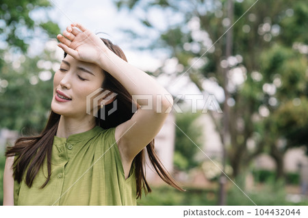 The gesture of a young woman who is troubled by the summer heat and strong sunlight The gesture of a young woman who is troubled by the summer heat and strong sunlight 104432044
